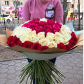 Арт. 0501. Букет из красных, белых, розовых роз 101шт в определенном порядке
