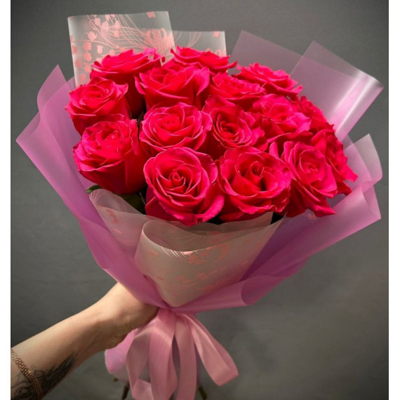 Арт. 0703. Букет из 15 цветных роз в стильной упаковке с бесплатной доставкой Арт. 0703. Букет из 15 цветных роз в стильной упаковке с бесплатной доставкой